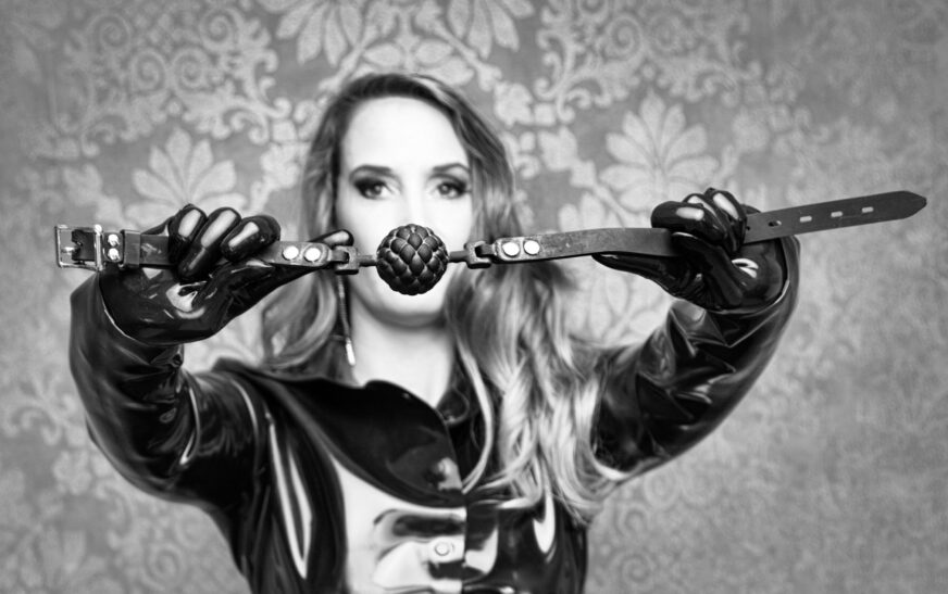 velvet-divine-–-domina-in-duesseldorf