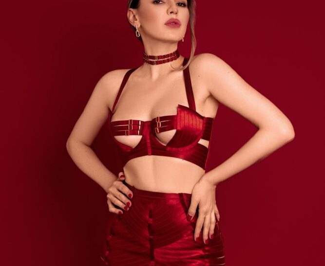 High class Mistress Gina Doll visits SM Studio Amersfoort