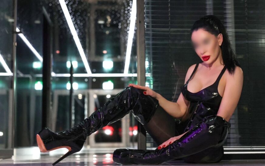 Domina Lady Black Rose in Stuttgart, Hof und Regensburg